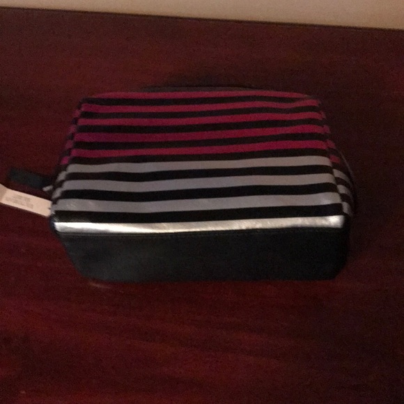 Victoria’s Secret Extra Large Beauty Bag - Picture 3 of 4